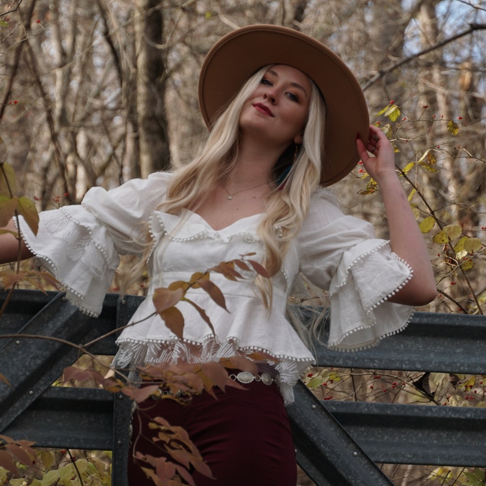 Meet your Posher, Cassandra